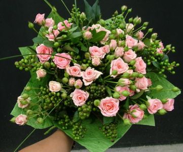 round bouquet of 10 mini roses